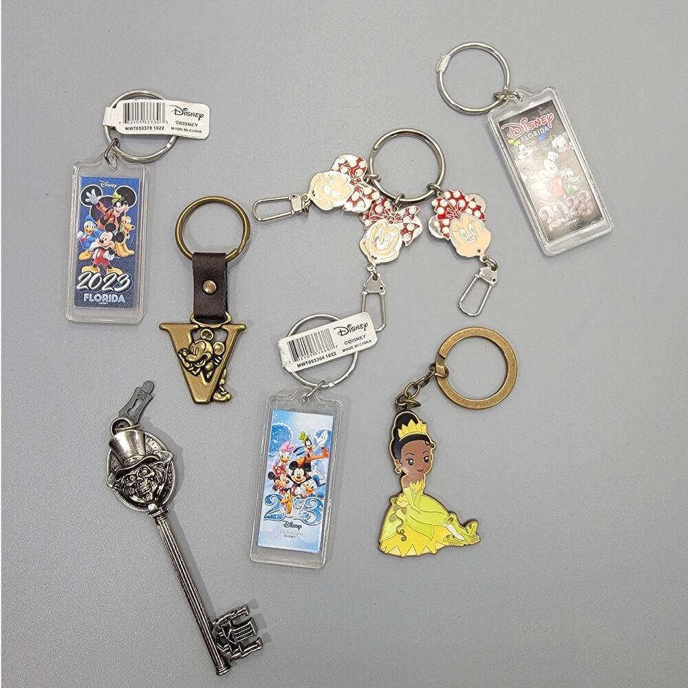 Walt Disney Keychains Lot - Picture 6 of 10